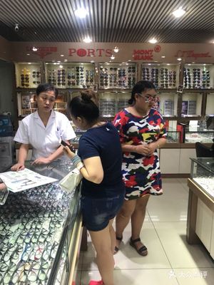 名鏡佳視眼鏡店 專業配鏡，清晰視界的不二之選